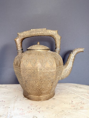 Sumatranische bronze kendi - bronze-kendi, aus